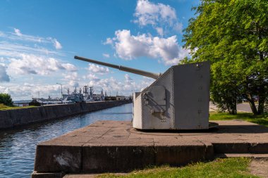 Çekici Silah Kulesi Ust-Sapan 'ın batı demirleme duvarında.