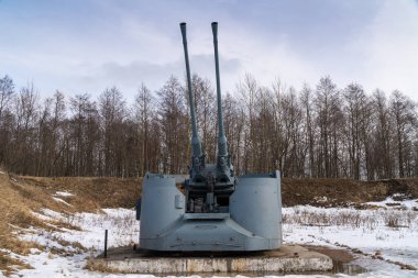 - Rusya. 14 Mart 2021. 57-mm. ZIF-31 çift uçaksavar top sistemi Kronstadt Patriot Parkı 'nda..