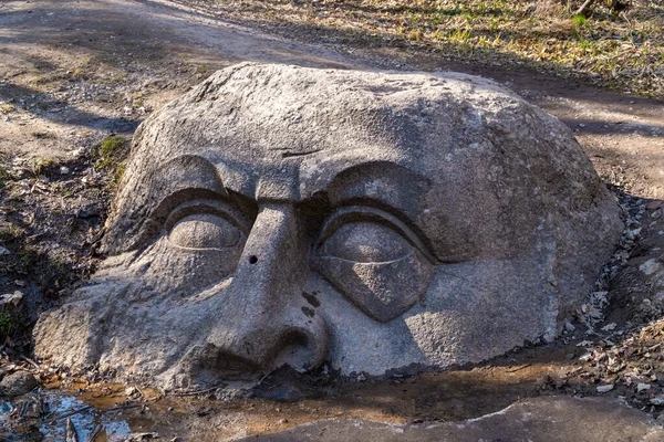 Russia. April 18, 2021. Sculpture of the knights head in Sergievka Park. — Stock Photo, Image