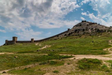 Kırım Cumhuriyeti 'ne. 12 Temmuz 2021. Sudak 'taki Ceneviz Kalesi.