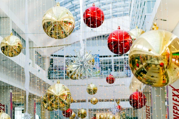 Interior Decorado Para Navidad Con Muchas Bolas Nota Poca Profundidad —  Fotos de Stock