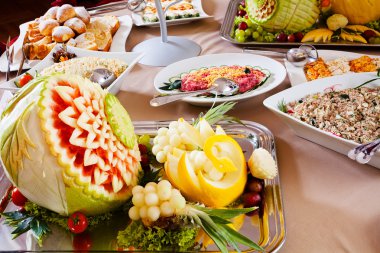 Süslü İsveç tablosu, alan derinliğine dikkat edin