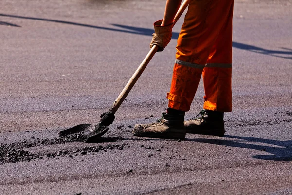 Worker Asphalting Road Note Shallow Depth Field — Stock Photo, Image