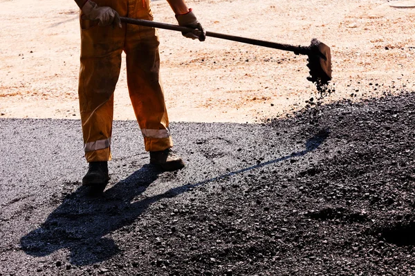 Lavoratore Asfaltare Strada Nota Profondità Campo Poco Profonda — Foto Stock