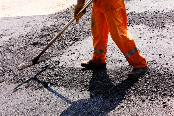 Trabajador Asfaltar Carretera — Foto de Stock