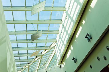 Bina içi, alışveriş merkezinin tavan penceresi
