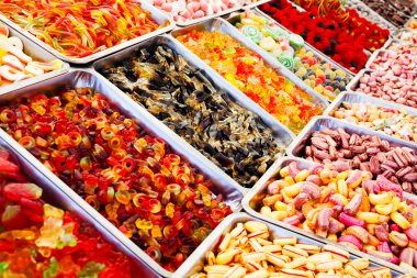 Şekercideki renkli jöle şekerlerinin çeşitliliği