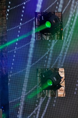 Konserde iki spot ışığı yeşil yanıp sönüyor