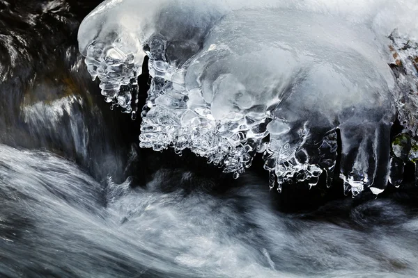Paisagem Com Gelo Acima Água Margem Rio — Fotografia de Stock