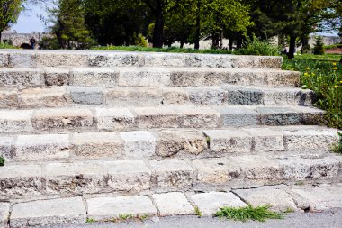 Parktaki eski taş merdivenler.