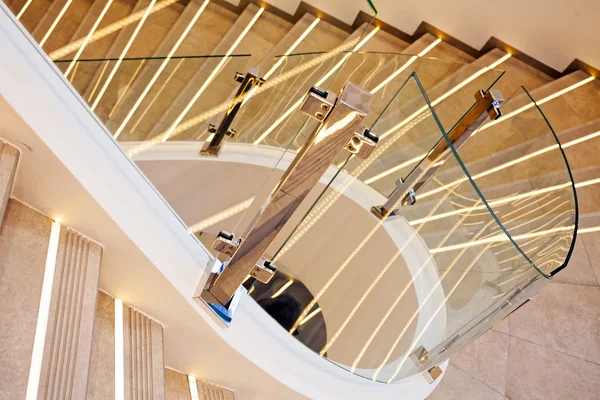 Вид Сверху Стеклянные Перила Лестницы Белого Мрамора — стоковое фото