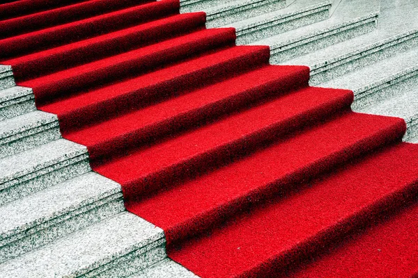 Alfombra Roja Que Sube Las Escaleras —  Fotos de Stock