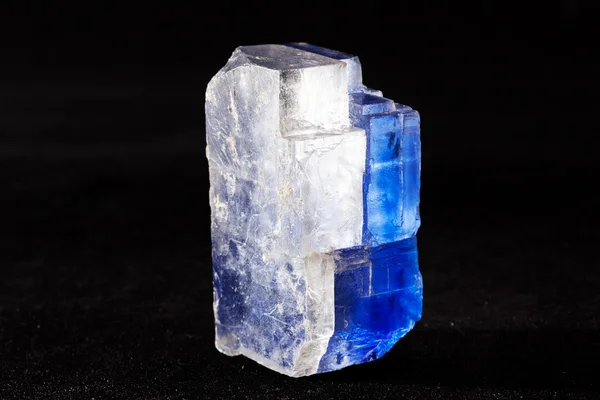 Halite Mineral Fundo Preto — Fotografia de Stock