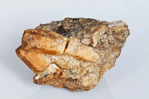 Berilo Mineral Pegmatites Sobre Fundo Branco — Fotografia de Stock