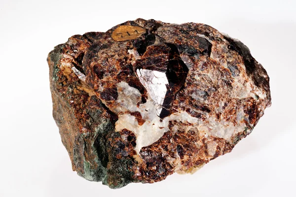 Granit Kalzit Auf Weißem Hintergrund — Stockfoto