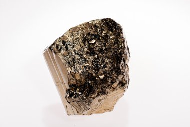 Beyaz arkaplandaki sülfür grubunun mineralleri.