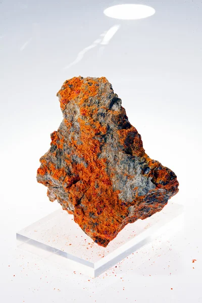 Sulfuro Mineral Realgar Sobre Fondo Blanco — Foto de Stock