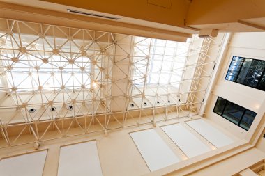 Alışverişte alışılmadık bir tavan, alan derinliğine dikkat edin.