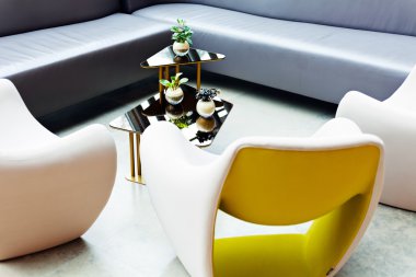 Ticari bir binadaki kabul salonu, alan derinliğine dikkat edin.