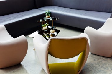 Ticari bir binadaki kabul salonu, alan derinliğine dikkat edin.