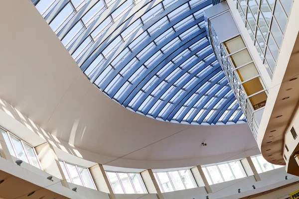 Een Ongewoon Hoog Plafond Het Winkelcentrum Noteer Ondiepe Scherptediepte — Stockfoto