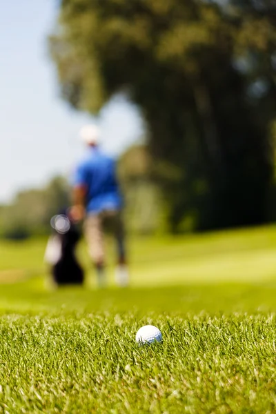 Golfbana Med Spelare Obs Kort Skärpedjup — Stockfoto