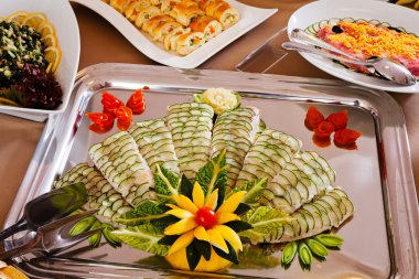 Süslü İsveç tablosu, alan derinliğine dikkat edin