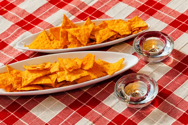 Mais Nachos Auf Kariertem Hintergrund — Stockfoto