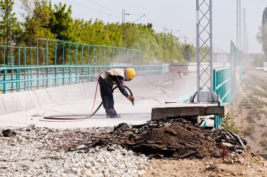 Beton patlatma, not alan sığ derinliği
