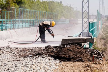 Beton patlatma, not alan sığ derinliği