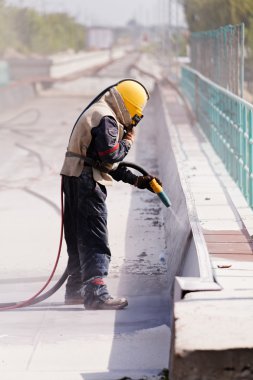 Beton patlatma, not alan sığ derinliği