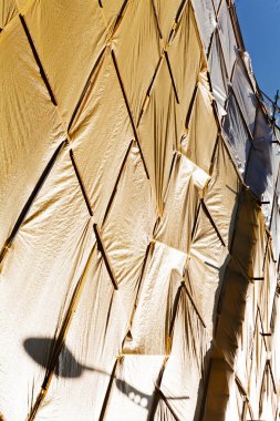 Sarı koruyucu brandalar