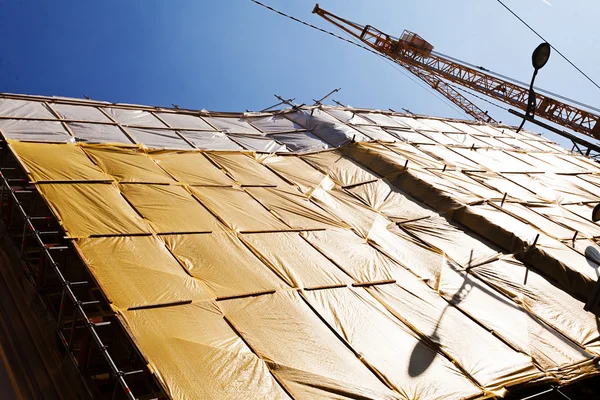 Sarı koruyucu brandalar