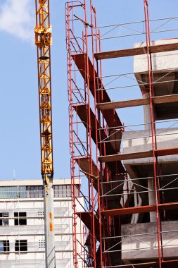 Bina inşaat iskele ve vinç ile