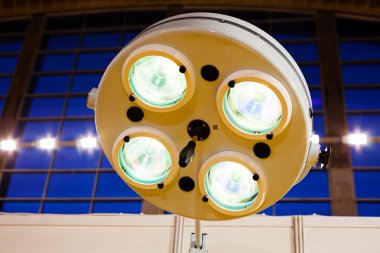 ameliyat, Not alan sığ derinliği için reflektörler