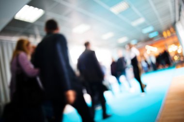 Gölgeler ve arka plan bulanık için alışveriş merkezinde siluetleri