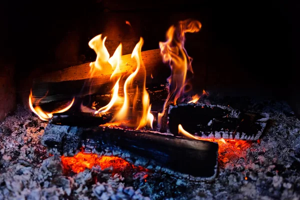 Fire in the fireplace — Stock Photo, Image