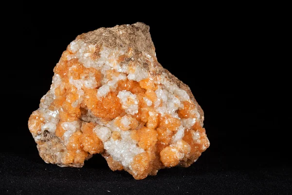 Desmin Mineral Eller Stilbite Den Svarta Bakgrunden — Stockfoto