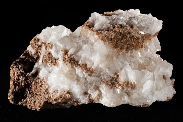 Colemanite Mineral Siyah Arka Plan Üzerine — Stok fotoğraf