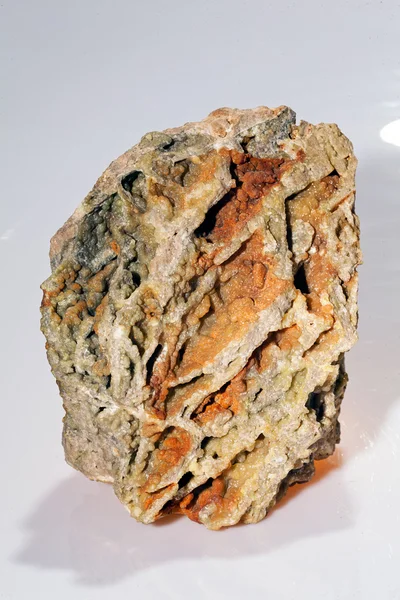 Смітсонітовий Мінерал Білому Тлі — стокове фото