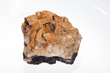 Beyaz arkaplanda quarc mineral
