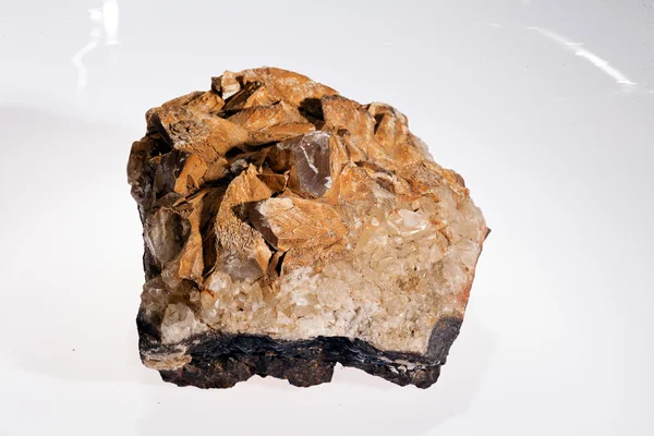 Quarc Mineral Den Vita Bakgrunden — Stockfoto