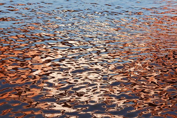 Reflexos Luz Sobre Superfície Água Para Fundo Turvo — Fotografia de Stock