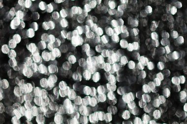 Bulanık arkaplan için koyu arkaplan üzerindeki soyut beyaz ışık