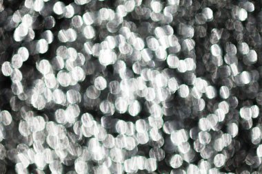 Bulanık arkaplan için koyu arkaplan üzerindeki soyut beyaz ışık