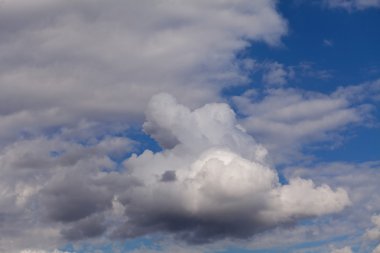 Gökyüzündeki bulutlar