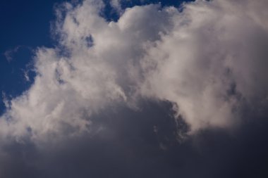 bulutlar fırtına öncesi sessizlik