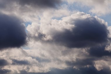 bulutlar fırtına öncesi sessizlik