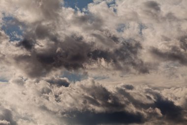 bulutlar fırtına öncesi sessizlik