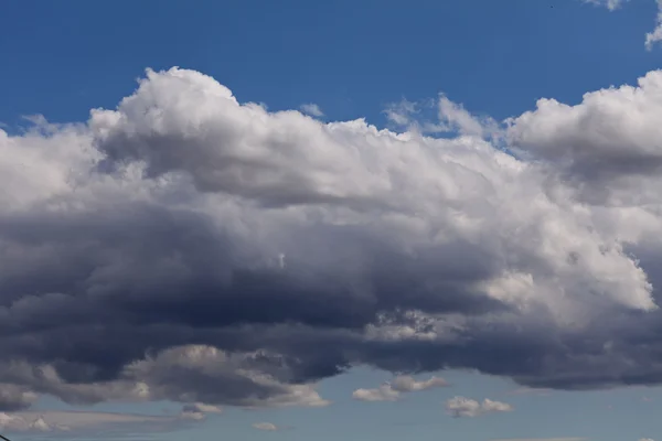 Felhők Előtt Vihar Megjegyzés Sekély Mélység Ból Mező — Stock Fotó